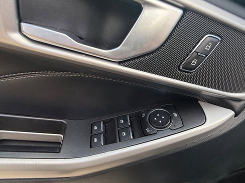 Used 2024 Ford Explorer XLT w/ Equipment Group 202A image 18