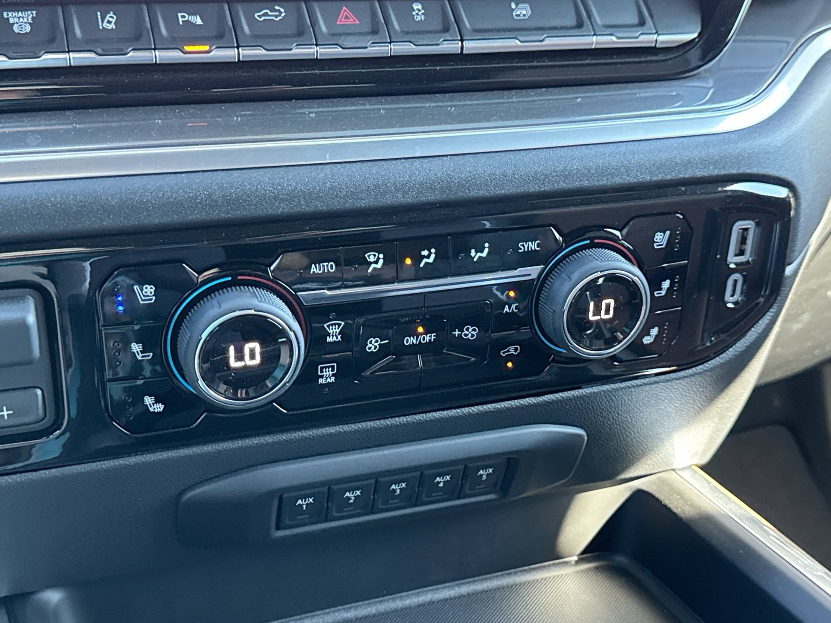 New 2026 Chevrolet Silverado 2500 High Country w/ Technology Package AWD/4WD image 18
