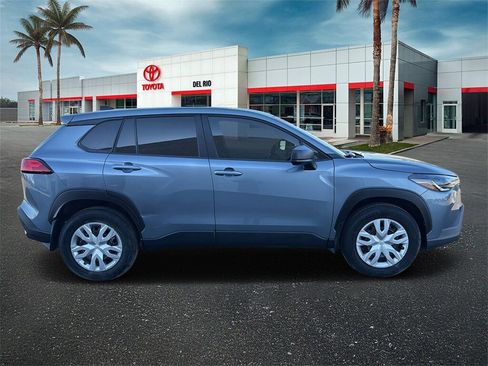 Used 2025 Toyota Corolla Cross L image 2