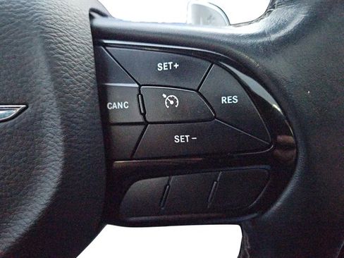 Used 2018 Chrysler 300 S image 36