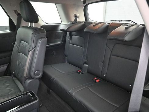 New 2026 Nissan Pathfinder Platinum AWD/4WD image 32