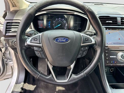 Used 2019 Ford Fusion Titanium FWD image 11