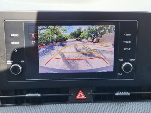 Certified 2025 Kia Sportage LX FWD image 17