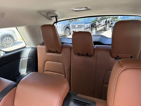 Used 2024 Nissan Pathfinder Platinum w/ Black Appearance Package FWD image 34