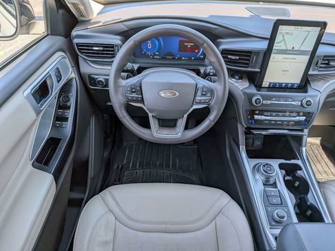 Used 2020 Ford Explorer Platinum w/ Premium Technology Package AWD/4WD image 17