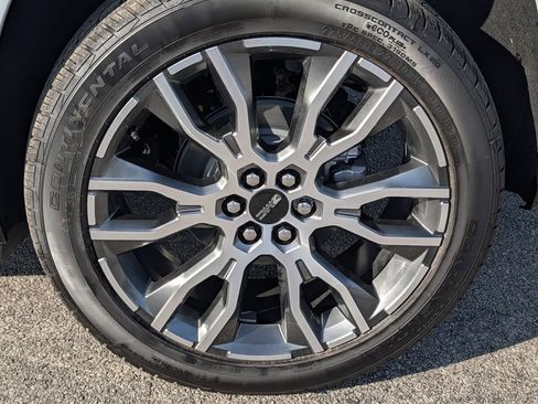 New 2026 GMC Acadia Denali Ultimate w/ LPO, Floor Liner Package AWD/4WD image 10
