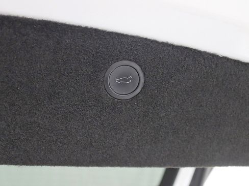 Used 2022 Tesla Model X image 39