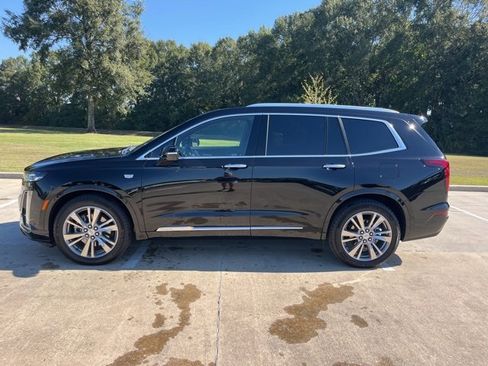 Used 2025 Cadillac XT6 Premium Luxury image 2