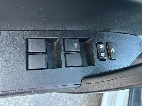 Used 2018 Toyota Corolla SE w/ SE Premium Package FWD image 17