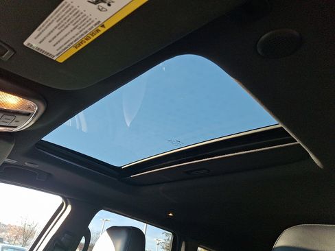 Used 2022 Jeep Grand Cherokee Laredo X image 14