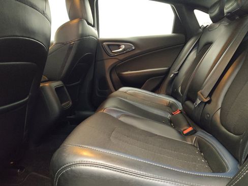 Used 2016 Chrysler 200 S FWD image 18