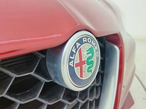 Used 2017 Alfa Romeo Giulia Ti w/ TI 19" Sport Package image 15