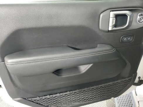 Used 2020 Jeep Wrangler Unlimited Sahara image 16