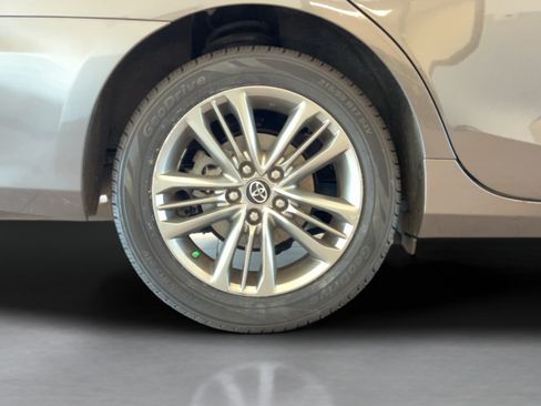 Used 2017 Toyota Camry SE FWD image 33