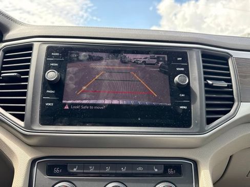 Used 2021 Volkswagen Atlas SE w/ Towing Package FWD image 14