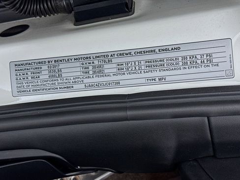 Used 2018 Bentley Bentayga Activity image 26