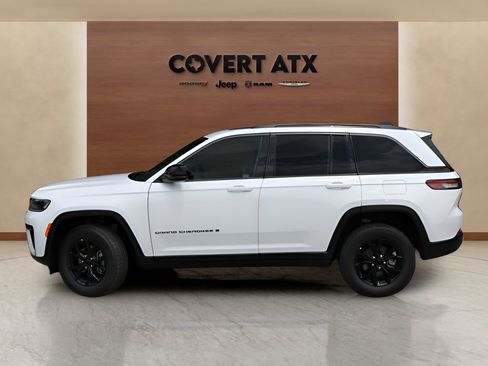 New 2026 Jeep Grand Cherokee Altitude RWD image 2