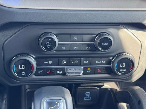 New 2025 Ford Bronco Outer Banks w/ Sasquatch Package image 12