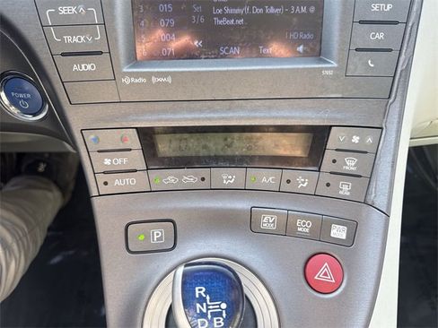 Used 2015 Toyota Prius Four image 18