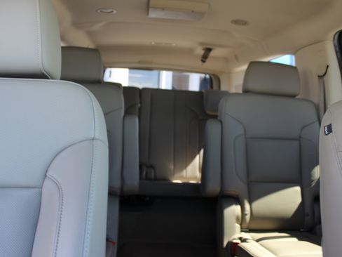 Used 2016 GMC Yukon XL SLT w/ Open Road Package AWD/4WD image 7