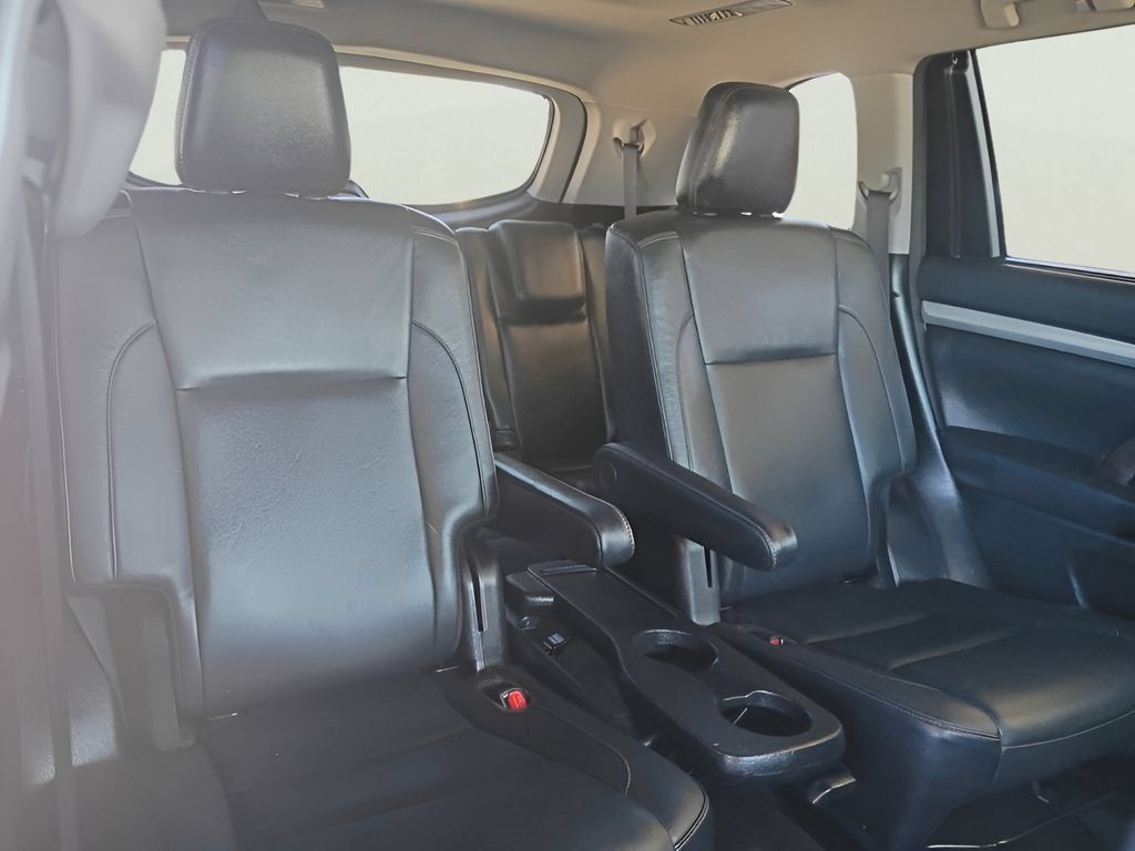 Used 2018 Toyota Highlander XLE AWD/4WD image 13
