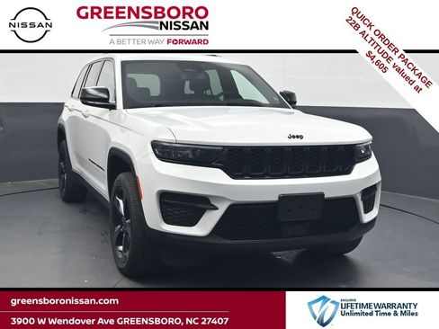 Used 2023 Jeep Grand Cherokee Altitude AWD/4WD image 1