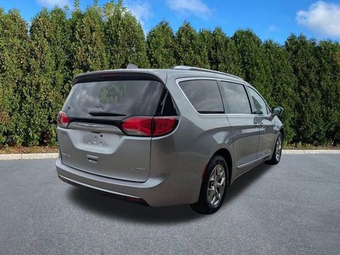 Used 2019 Chrysler Pacifica Limited w/ Advanced Safetytec Group image 4