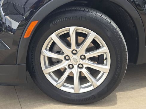 Certified 2023 Cadillac XT4 Luxury w/ Cold Weather Package FWD image 8