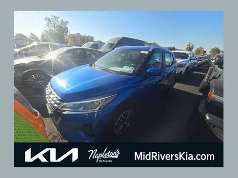 Used 2024 Nissan Kicks SV FWD image 1