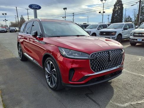 Used 2025 Lincoln Aviator Reserve w/ Equipment Group 201A AWD/4WD image 3