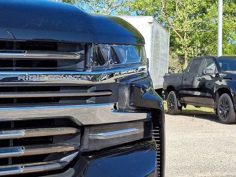 Certified 2022 Chevrolet Silverado 1500 High Country w/ Technology Package AWD/4WD image 10