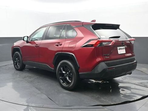 Used 2021 Toyota RAV4 LE FWD image 3