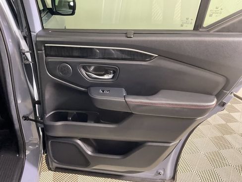 Used 2025 Honda Pilot Black Edition image 20