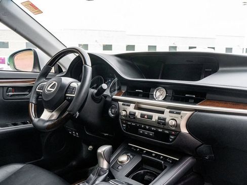 Used 2017 Lexus ES 350 w/ Luxury Package image 11