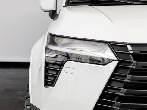 Used 2025 Lexus GX 550 w/ Cold Area Package AWD/4WD image 3
