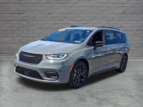 Used 2025 Chrysler Pacifica Limited FWD image 6