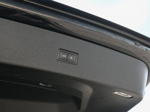 Used 2022 Audi Q8 Premium Plus image 17