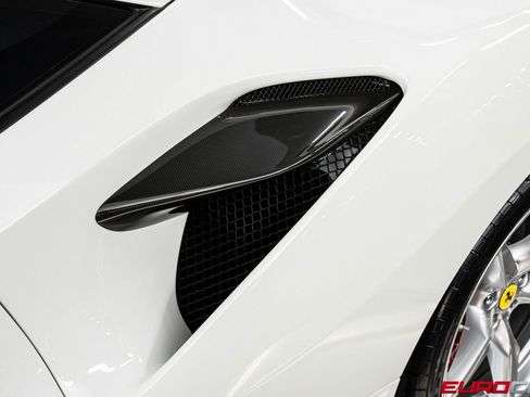 Used 2021 Ferrari F8 Tributo image 17
