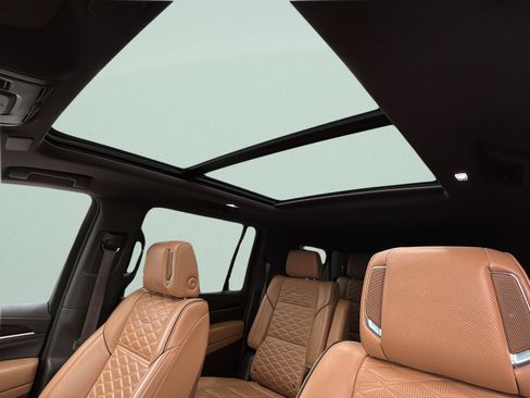 Used 2022 Cadillac Escalade ESV Premium Luxury RWD image 18