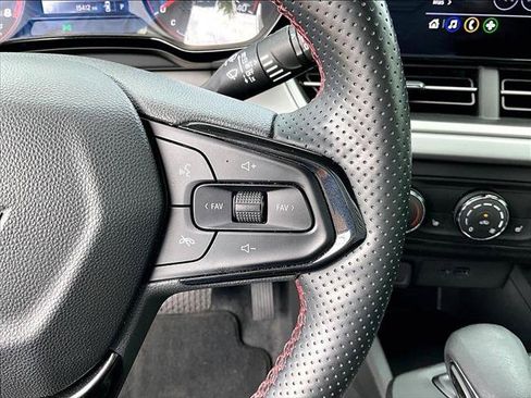 Used 2024 Chevrolet Trax RS FWD image 21