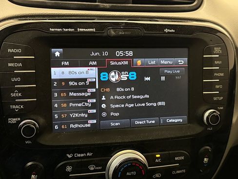 Used 2017 Kia Soul + w/ Primo Package FWD image 24