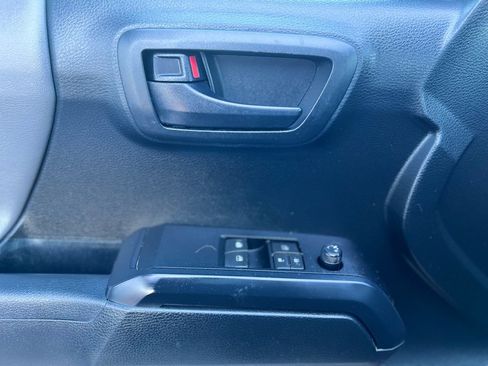 Used 2019 Toyota Tacoma 2WD Access Cab image 38