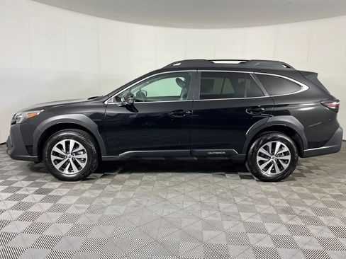 Used 2025 Subaru Outback Premium AWD/4WD image 9
