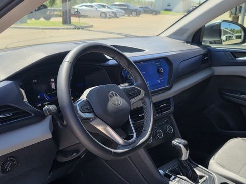 Used 2022 Volkswagen Taos SE image 13