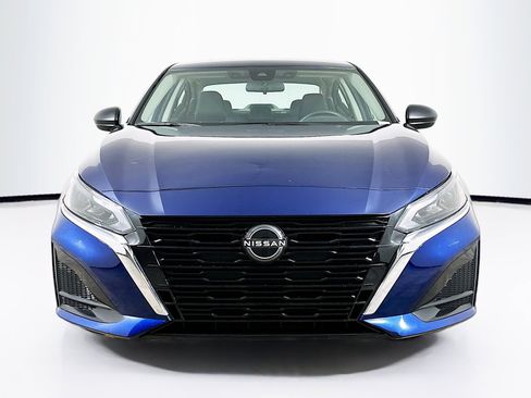 Used 2024 Nissan Altima 2.5 S image 2