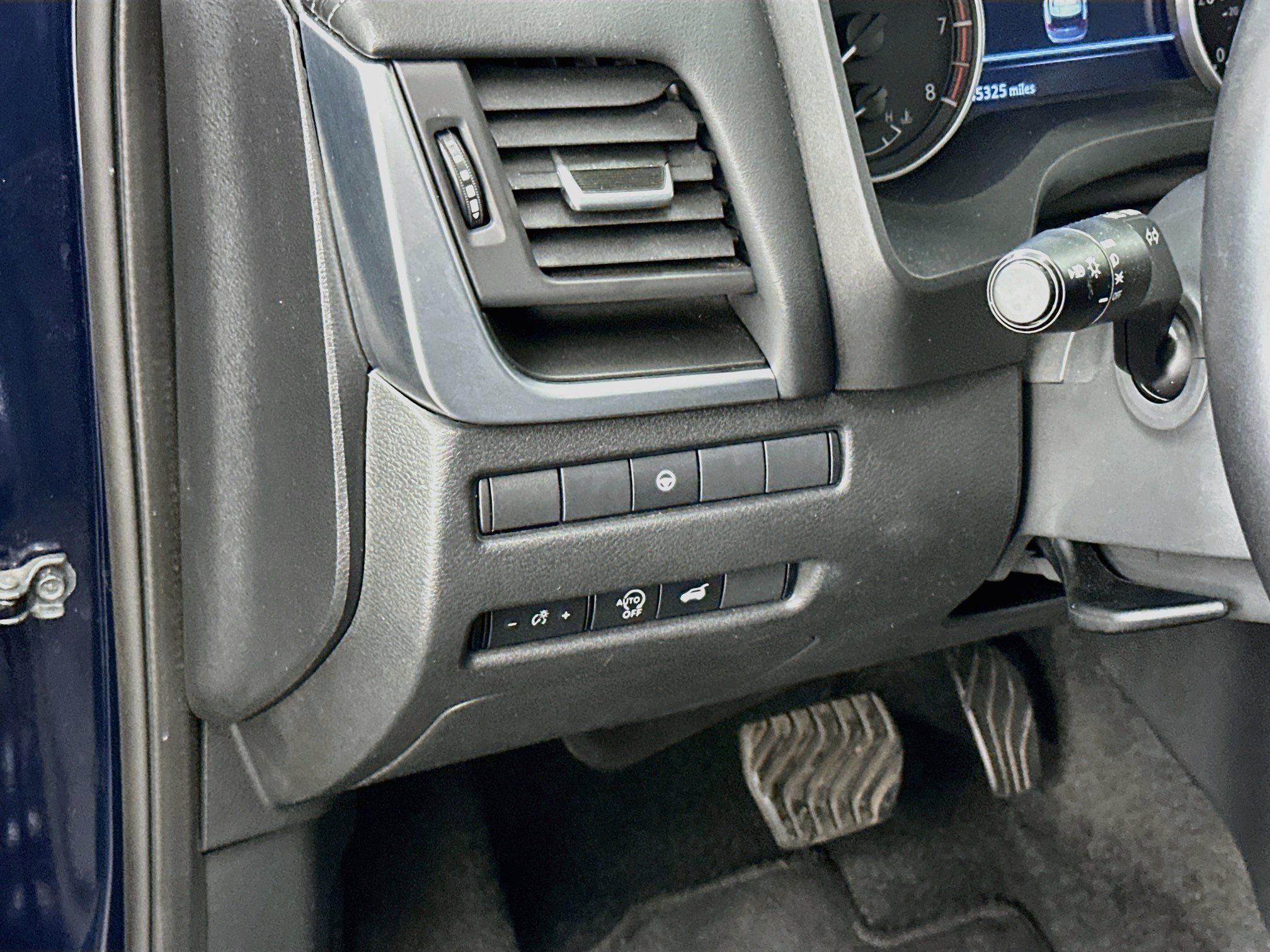 Used 2025 Nissan Rogue SV AWD/4WD image 17