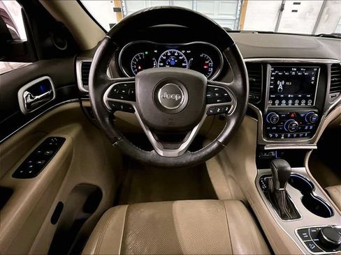 Used 2018 Jeep Grand Cherokee Overland AWD/4WD image 6