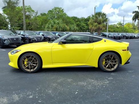 Used 2023 Nissan Z w/ Floor Mat Package (L93) RWD image 4