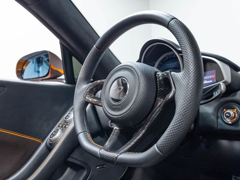 Used 2015 McLaren 650S Spider RWD image 36