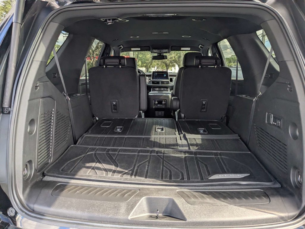 Used 2022 Chevrolet Tahoe LT w/ Luxury Package RWD image 15